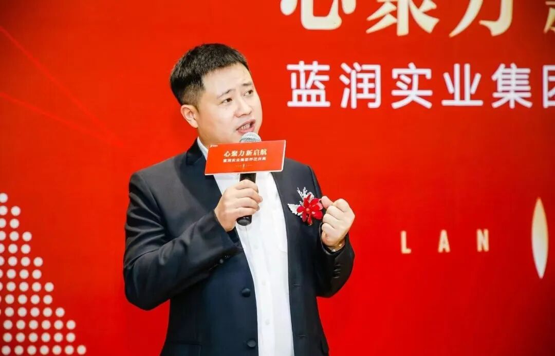 一字跌停！股价大跌85%，又一A股公司濒临退市，47岁地产富豪被刑拘