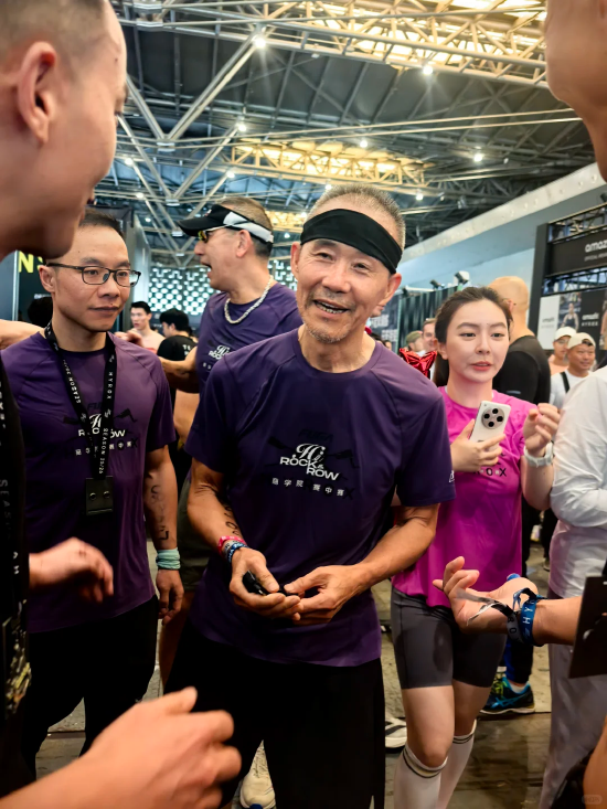 王石与张国樑获HYROX上海站男双大众年龄组第一,毛大庆祝贺“他的人生足够丰盛和精彩”