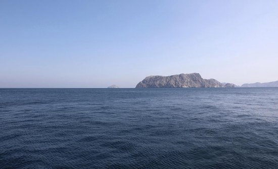 韩国政府说一艘韩国油轮通过霍尔木兹海峡