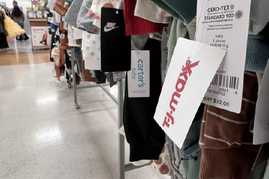 消费者扎堆涌入折扣零售卖场 TJX上调全年业绩预期