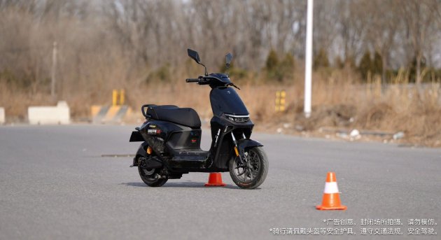 行业首发!九号鼹鼠自平衡 2.0 + 同频双闪,引领两轮智能化进入新阶段