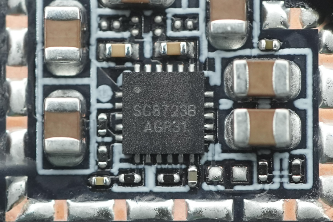 南芯科技推出集成四 MOS 同步升降压转换器 SC8723