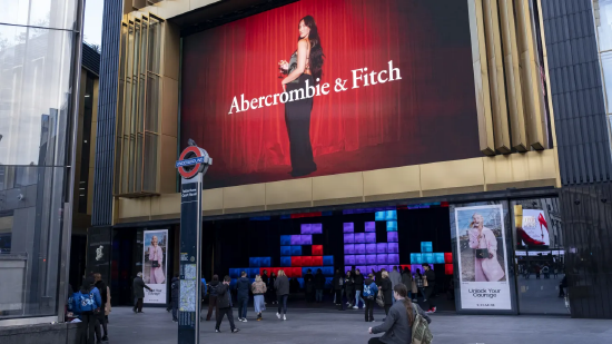 尽管伊朗冲突冲击销售,Abercrombie盈利超预期,股价大涨13%