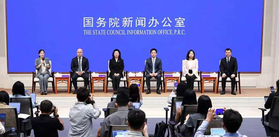 MiniMax启动A股IPO！37岁创始人曾是总理“座上宾”，还和老乡王宁一同亮相国新办发布会