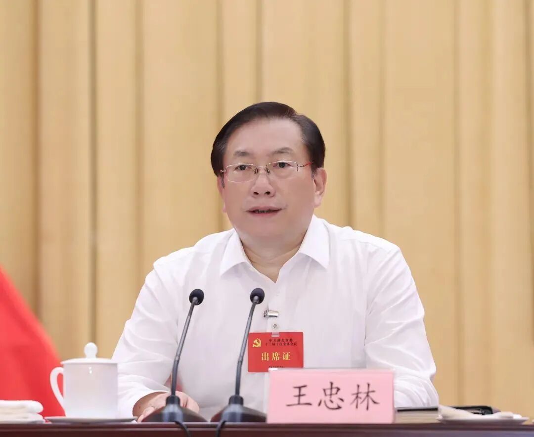 中共中央决定:关志鸥任湖北省委书记,王忠林另有任用