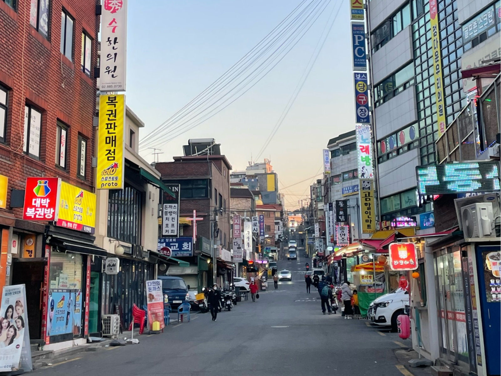 “存储双雄”市值齐破1万亿美元,AI“绑架”韩国经济:三星半导体员工人均奖金270万元,命脉被美国掌控