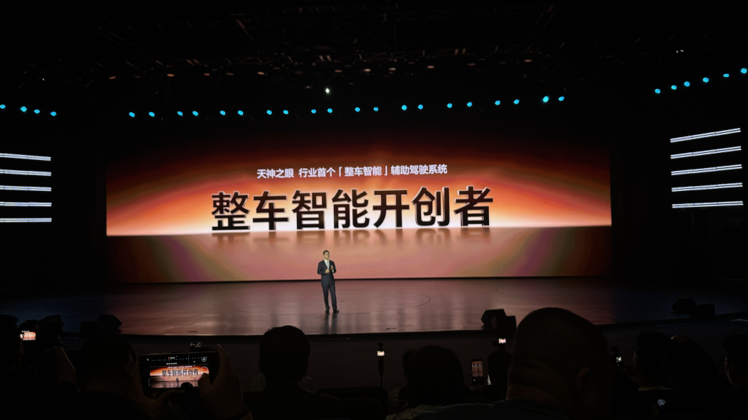 比亚迪的阳谋：用“兜底”撕开智驾普及的最后一道口子