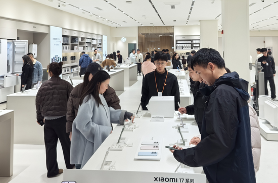 小米赚了61亿，但雷军笑不出来……