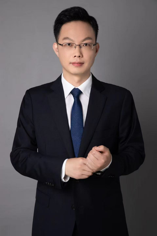 “韬定律”引爆芯片股行情!六位基金经理深度拆解