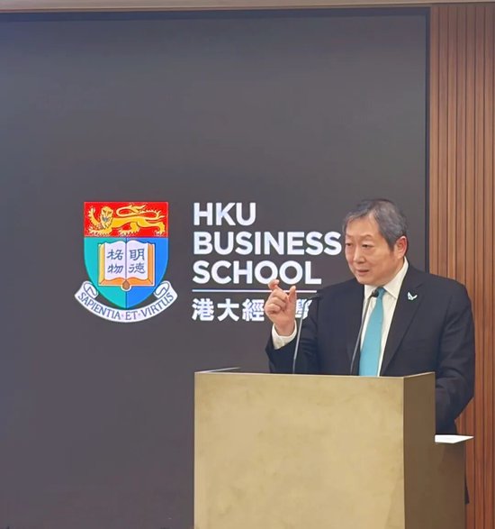 香港证监会主席黄天祐：港股内地企业总市值达37万亿港元